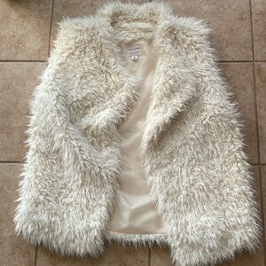 Melrose & Market Cream Faux Feather Vest - Gently Used